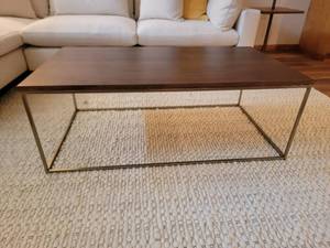 lot 43 image: Sleek Minimalist Cocktail Table