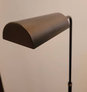 lot 127 image: Classic Brass Reading Lamp