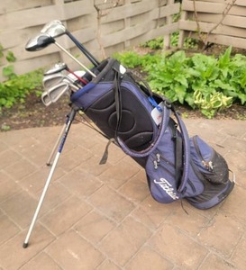 lot 125 image: Right Handed Golf Club Set - Titleist - Callaway