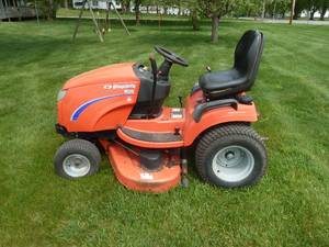 Simplicity Conquest Lawn Tractor