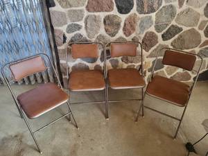 lot 22 image: 4 Vintage MCM Samsonite Vinyl Padded Folding Metal Chairs