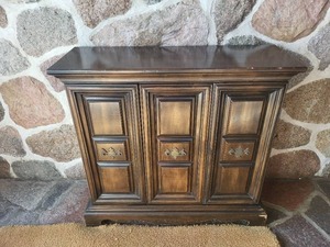 lot 20 image: Vintage Sideboard Cabinet from Butler