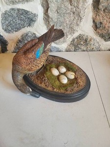lot 10 image: Hen Duck with Nest Figurine
