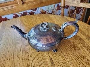 lot 72 image: Vintage Silver Plated Tea Pot