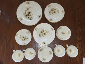 lot 63 image: Vintage Lenox Pine China - 4 Place Settings