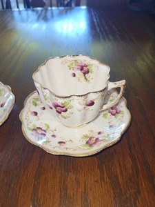 lot 58 image: Vintage Melba Bone China Tea Cups And Saucers