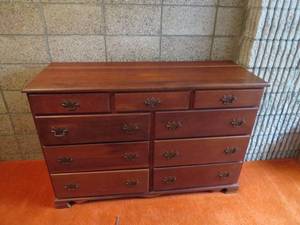 lot 29 image: Antique Solid Wood 9 Drawer Dresser