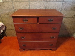 lot 30 image: Antique Solid Wood 5 Drawer Dresser