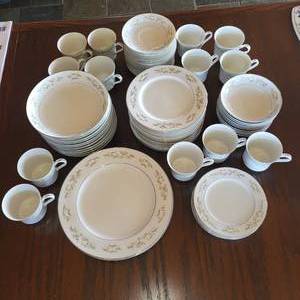 lot 73 image: International Silver Company Springtime Fine China