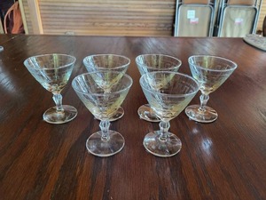 lot 80 image: 6 Vintage Greek Key Design Cocktail Glasses