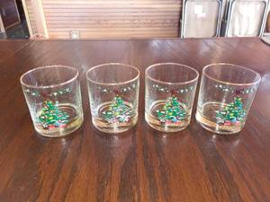 lot 87 image: 4 Vintage Libbey Low Ball Cocktail Christmas Tree Glasses