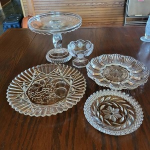 lot 89 image: 5 Piece Lot of Serving Glassware