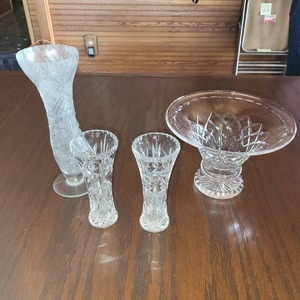 lot 90 image: 4 Piece lot of Glass Vases
