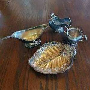 lot 92 image: Mixed Lot Silver Plated Serving Pieces