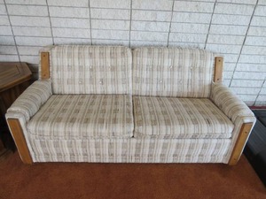 lot 123 image: Vintage Hide A Bed Couch