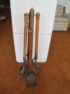 lot 127 image: 4 Piece Wood Handle Fireplace Tool Set With Stand