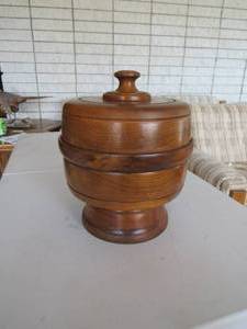 lot 131 image: Vintage Wooden Jar