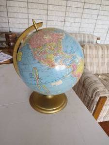 lot 132 image: 12 World Globe