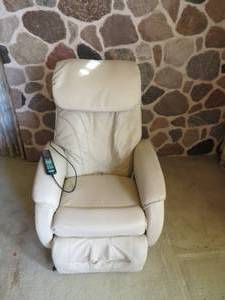 lot 151 image: Micro Touch MT-2003 Electric Massage Chair