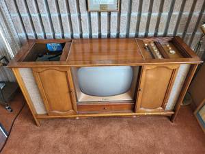 lot 39 image: Vintage Magnavox TVRadio and Record Player
