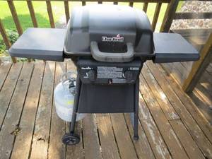 lot 163 image: Char-Broil Classic Grill with 20lb. Propane Tank