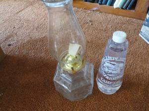 lot 171 image: Heirloom Glass Oil Lamp