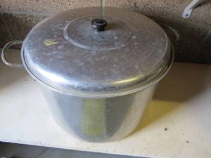 lot 183 image: Bath Canner with Jar Rack