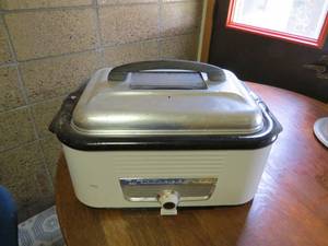 lot 190 image: Vintage Westinghouse Roaster Oven with Glass Viewer