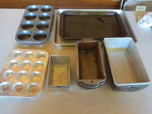 lot 196 image: Mixed Lot of Baking Pans