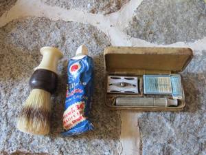 lot 194 image: Vintage Shaving Kit
