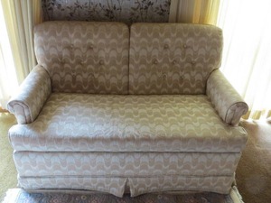 lot 198 image: Love Seat