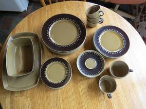 lot 209 image: Vintage Franciscan Discovery Dishware Set 6 Place Settings
