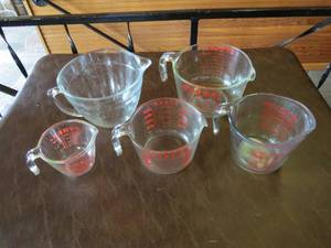 lot 212 image: Mixed Lot Pyrex Measuring Cups