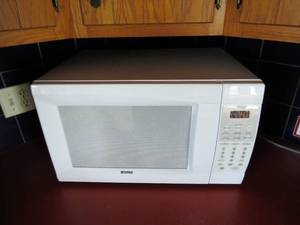 lot 222 image: Kenmore Microwave