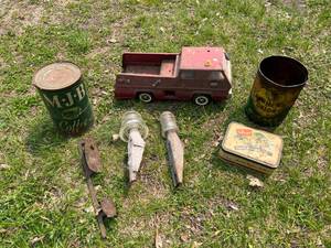 lot 133 image: Mixed Vintage Lot