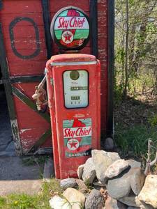 lot 2 image: Tokheim 39 Texaco Sky Chief Gas Pump