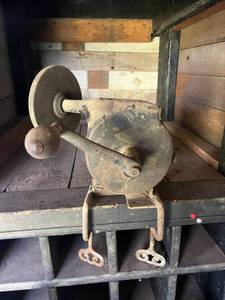 lot 26 image: Vintage Luther Best Maide Hand Crank Grinder