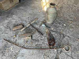 lot 57 image: Mixed Lot Vintage Items