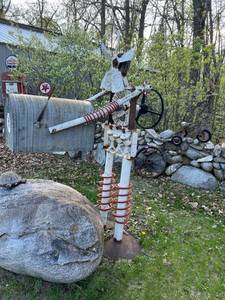 lot 60 image: Unique Mailbox Lawn Art
