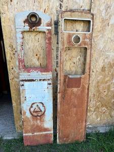 lot 68 image: Gas Pump Doors