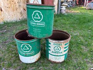 lot 79 image: 3 Cities Service Cans