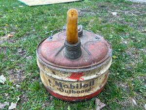 lot 82 image: Mobiloil Outboard 2.5 Gallon Can