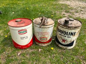 lot 92 image: 5 Gallon Texaco Oil Cans