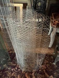 lot 106 image: Rolls of Wire Fencing