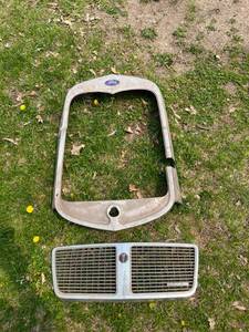 lot 110 image: Ford & Pontiac Grills