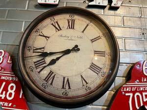 lot 170 image: Sterling & Noble Battery Operated Clock - 20 Across