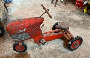 lot 171 image: Vintage Pedal Tractor