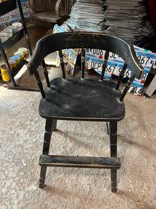 lot 178 image: Kids Wood High Chair