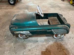 lot 200 image: AMF Sky Lark Pedal Car
