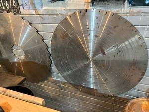 lot 220 image: 2 Large Saw Blades